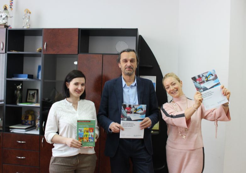 Відбулось офіційне вручення першого в Україні довідника «Простежуваність харчових продуктів: основні питання»