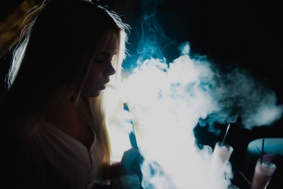 Паління кальяну – визначення ризиків для курців та оточуючих