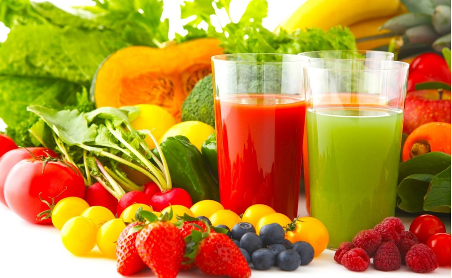 Чим харчуватися влітку, аби не навантажувати організм?