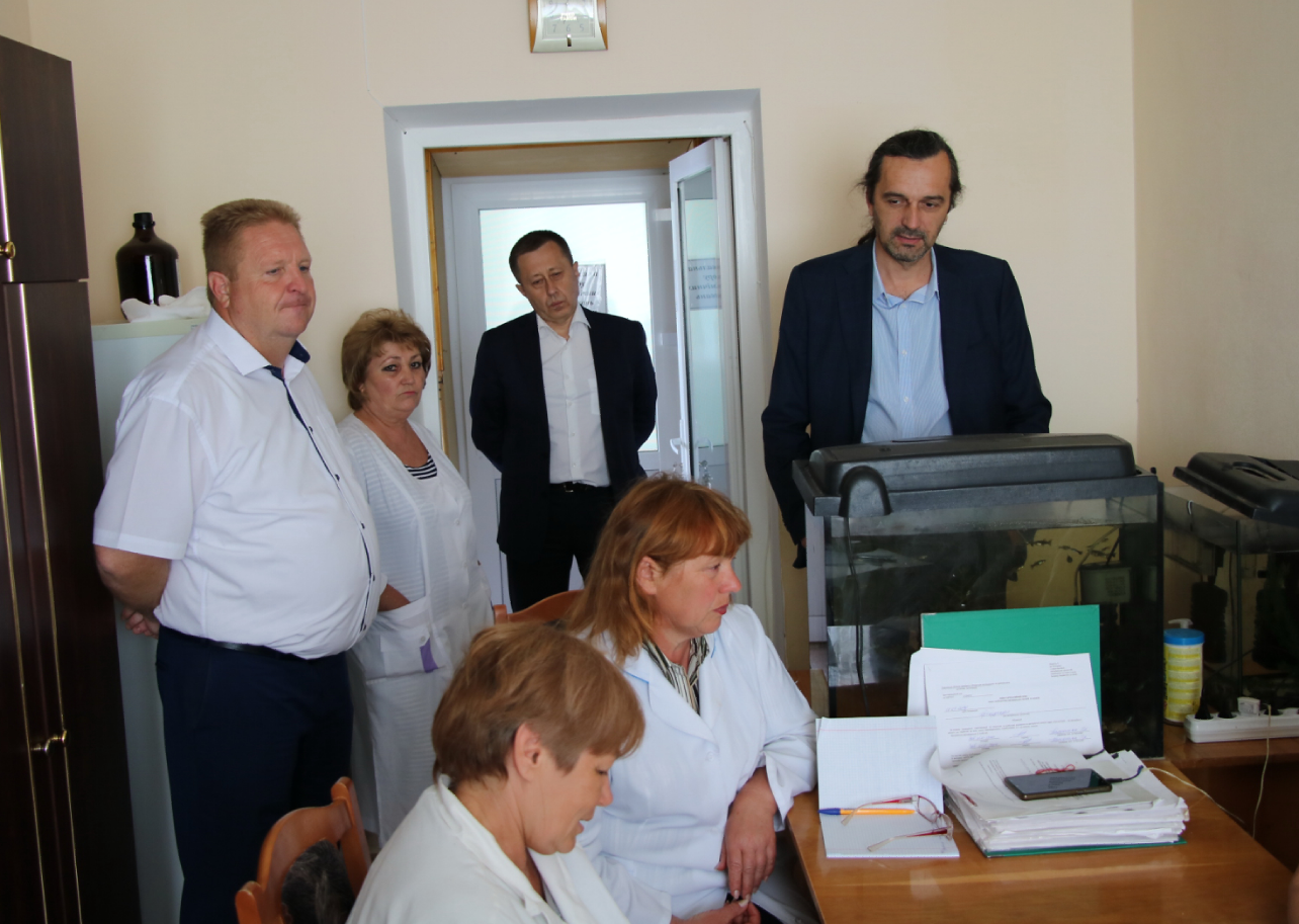 Голова Держпродспоживслужби України Володимир Лапа ознайомився з роботою Херсонської регіональної державної лабораторії ім.прф.Л.С.Ценковського