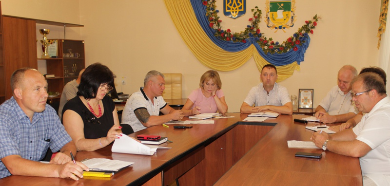 Про належну підготовку закладів освіти до нового навчального року говорили під час наради в Олешківському районі