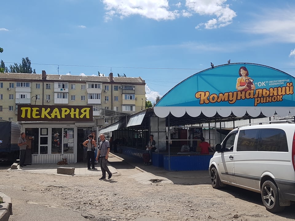 «Свині-мутанти», риба у лахмітті та погрози: результати рейду по стихійним ринкам у Херсоні