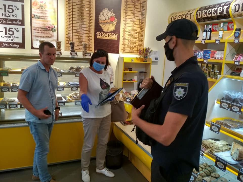 У Херсоні дотримання протиепідемічних заходів перевіряли COVID-патрулі