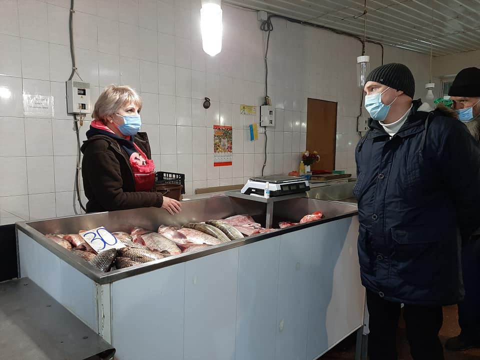 Чи дотримуються карантинних вимог ринки, магазини та кафе у Херсоні