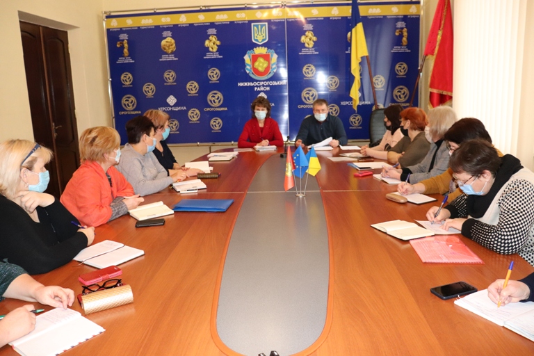 Нарада щодо покращення умов харчування дітей Нижньосірогозької громади