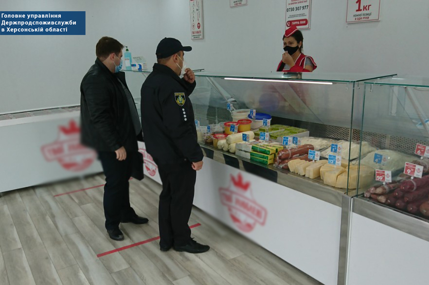Фахівцями Головного управління Держпродспоживслужби в Херсонській області за минулий тиждень перевірено понад 500 об’єктів на виконання карантинних обмежень: 148 об’єктів працювали з порушеннями