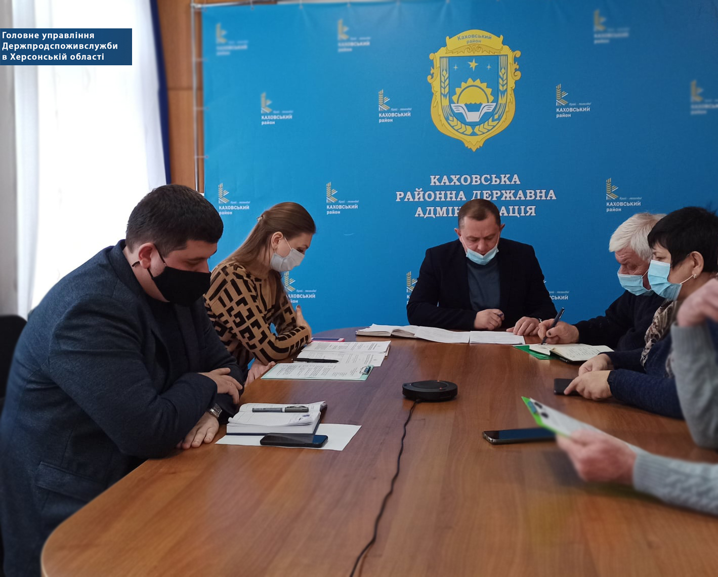 Начальники самостійних структурних підрозділів Головного управління Держпродспоживслужби в Херсонській області долучилися до позачергового засідання ДНПК при Каховській районній державній адміністрації